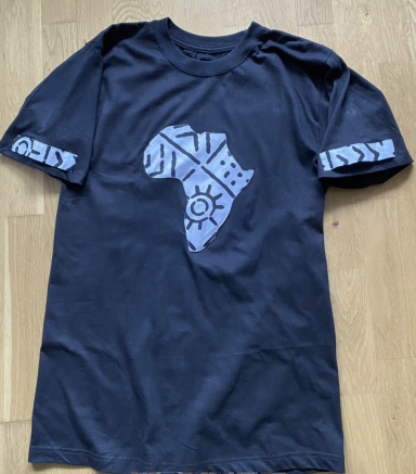 T-shirt svart, karta Afrika T-shirt - svart med wax, karta Afrika
